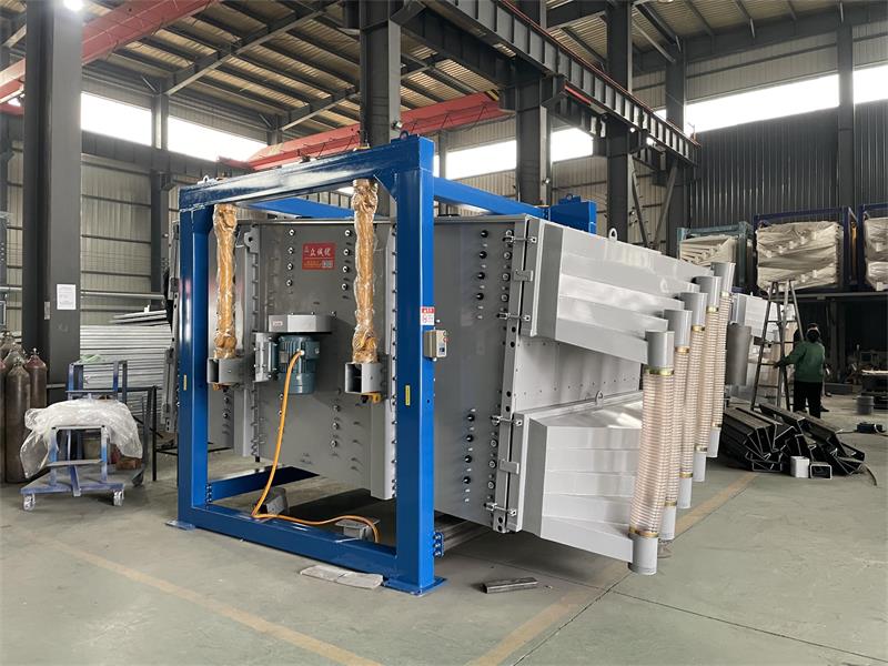 筛分石英砂为什么选择方形摇摆筛更合适？